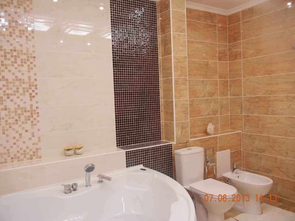 Mereke Hotel Ustʼ-Kamenogorsk Zimmer foto