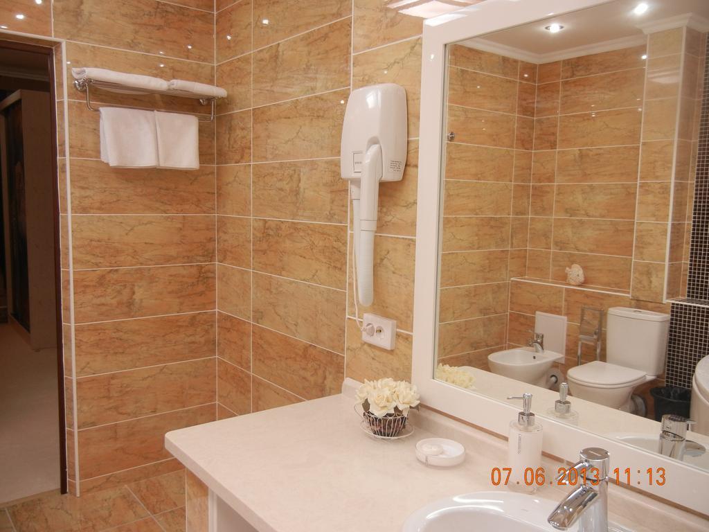 Mereke Hotel Ustʼ-Kamenogorsk Zimmer foto