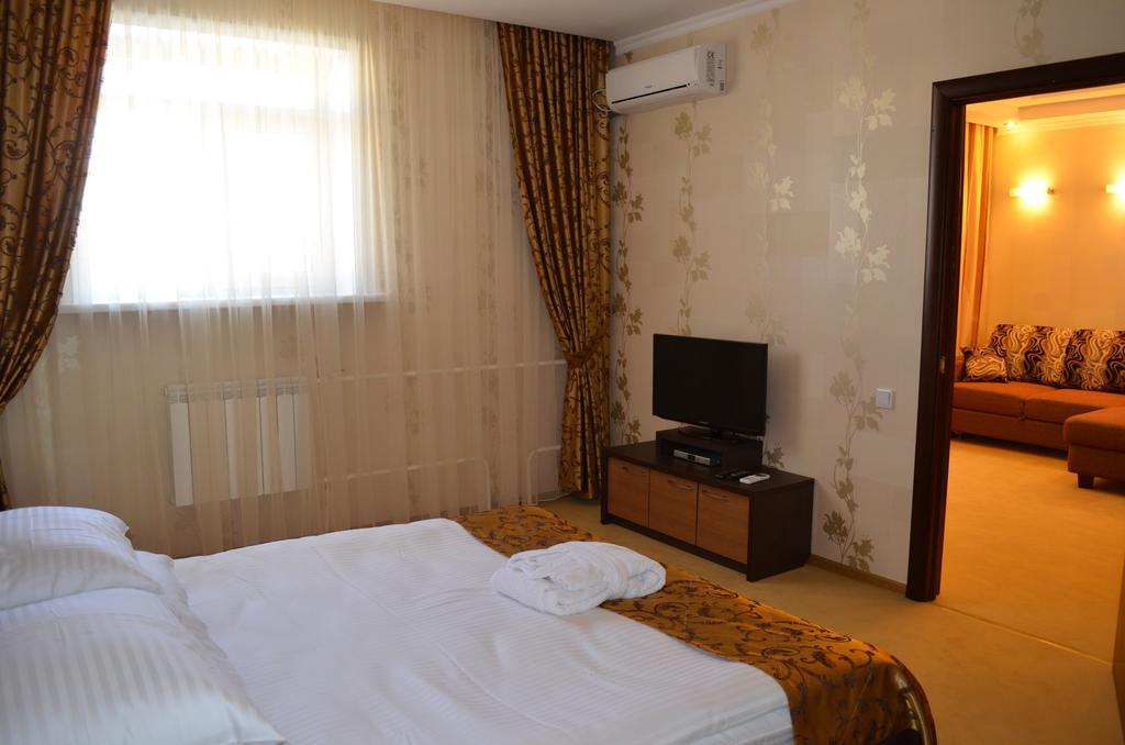 Mereke Hotel Ustʼ-Kamenogorsk Zimmer foto