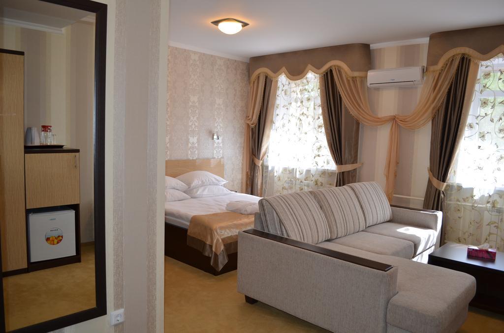 Mereke Hotel Ustʼ-Kamenogorsk Zimmer foto
