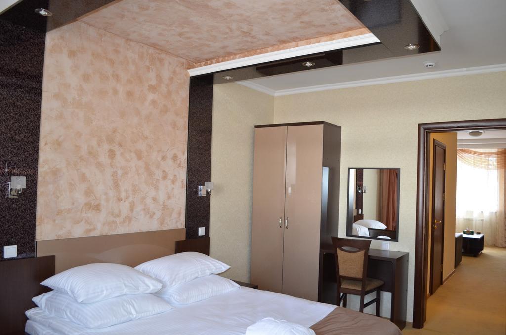 Mereke Hotel Ustʼ-Kamenogorsk Zimmer foto