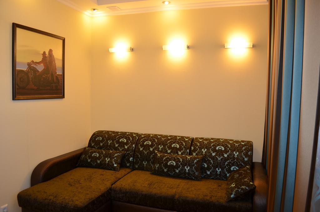Mereke Hotel Ustʼ-Kamenogorsk Zimmer foto
