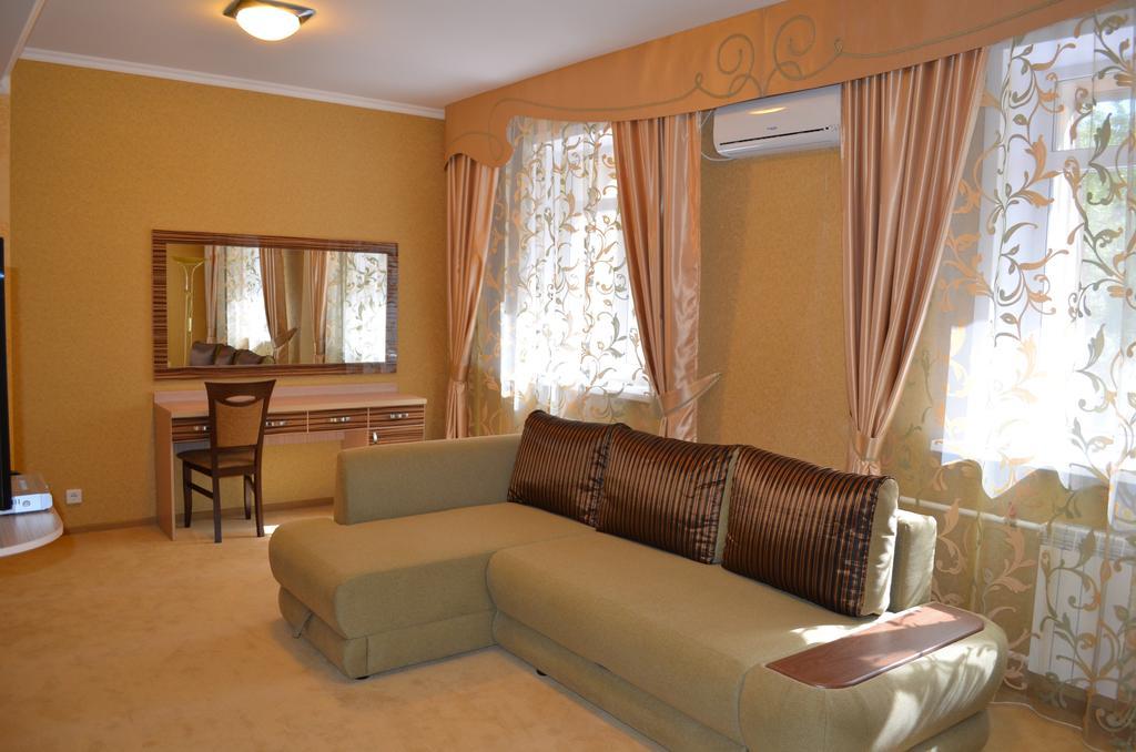 Mereke Hotel Ustʼ-Kamenogorsk Zimmer foto