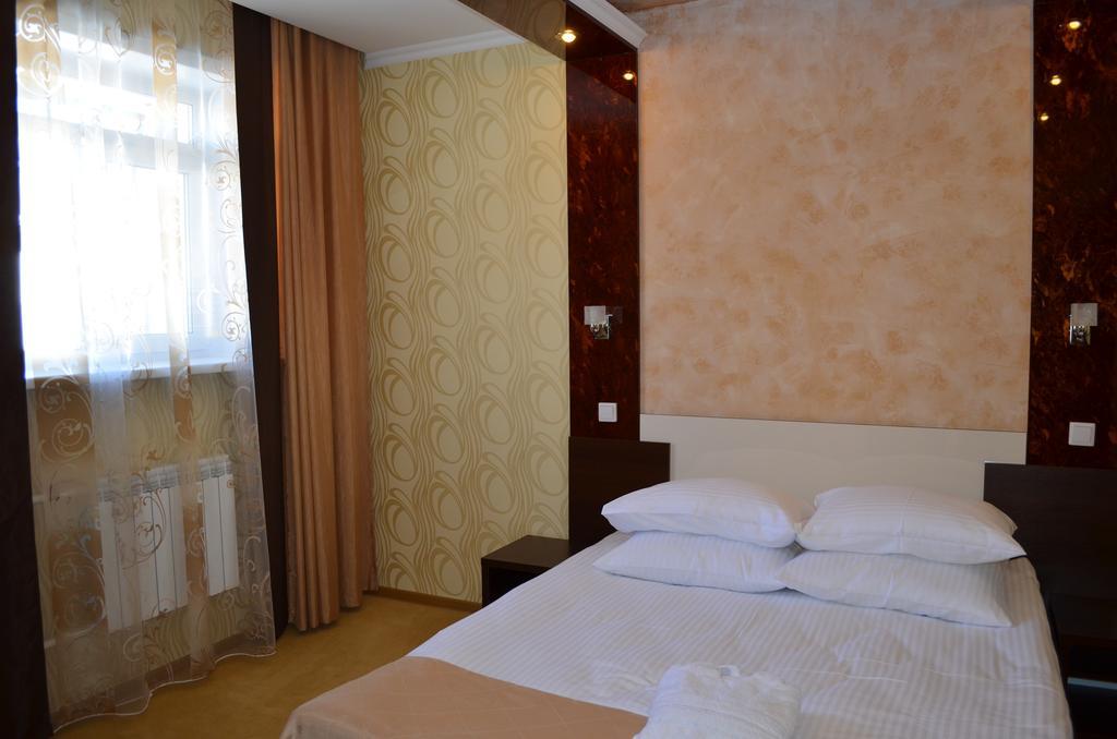 Mereke Hotel Ustʼ-Kamenogorsk Zimmer foto
