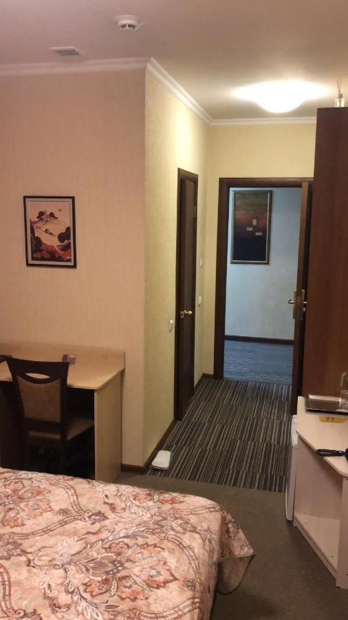 Mereke Hotel Ustʼ-Kamenogorsk Exterior foto